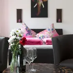 Konukevi Cafe & Mehr