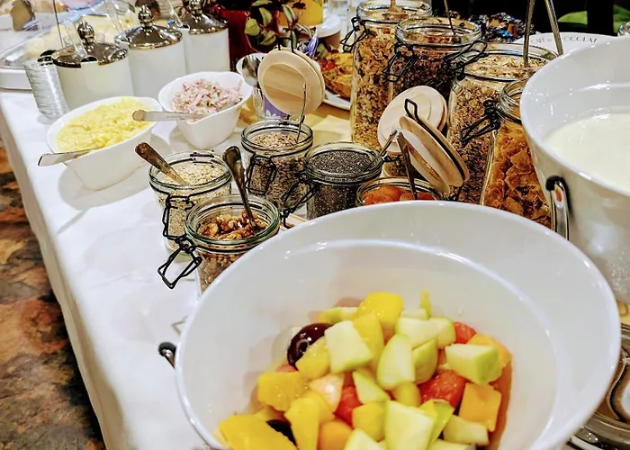 ゲストハウス Cafe & Mehr ハレ